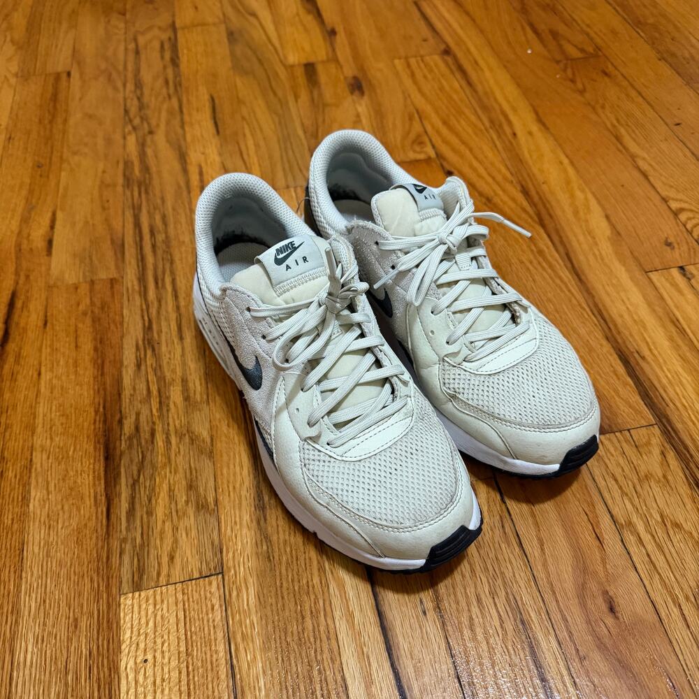 Women's Nike Green Air Max Excee Sneakers Size 9